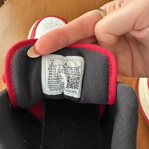 Jordan Air 1 Low Reverse Black Toe Red White Black Sneakers - Picture 6 of 6